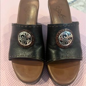 Brighten wedge, mules